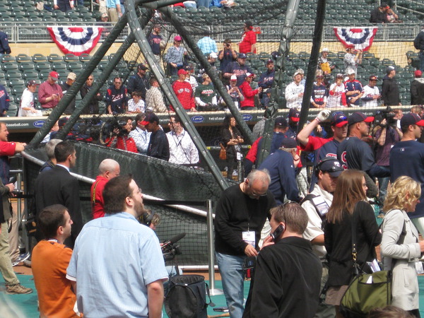 Minnesota Twins fan shaves Brian Dozier's jersey number into his