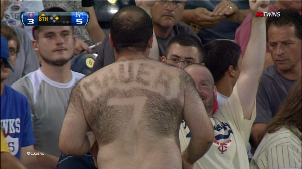 Minnesota Twins fan shaves Brian Dozier's jersey number into his