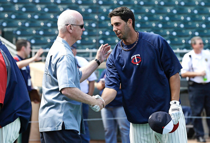 Minnesota Twins fan shaves Brian Dozier's jersey number into his