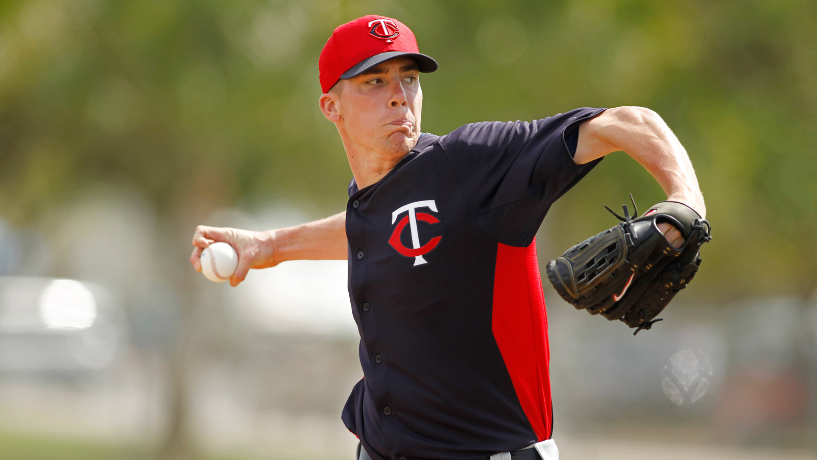 FanGraphs Baseball on X: Trevor Bauer's pitch grips: -Curveball -Screwball  -Two-seam changeup   / X