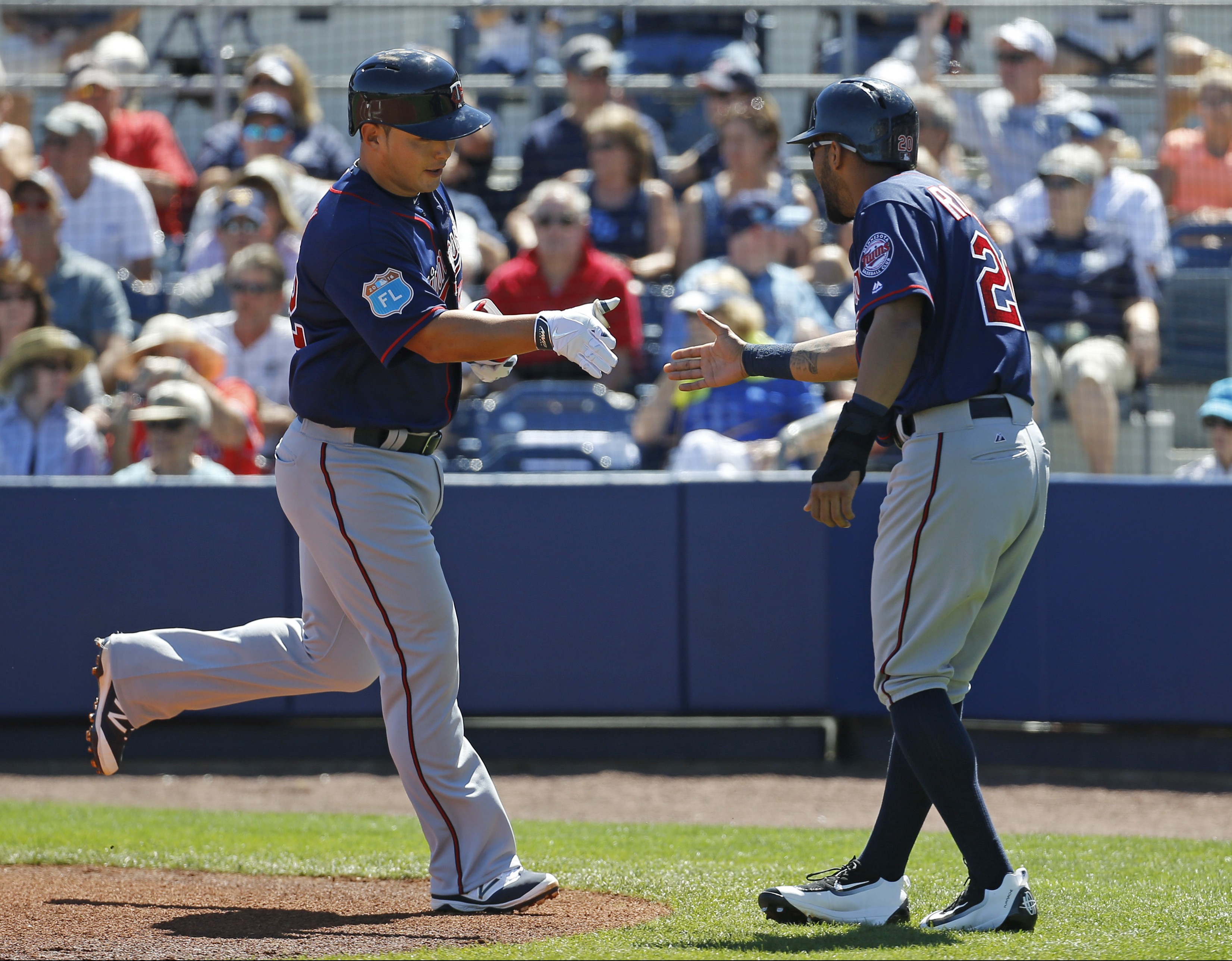 Twins' Joe Mauer transitioning to first base